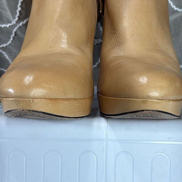 (F1) Vince Camuto Women's Bootie Elvin Tan, Leather Shoe with Zip Heel - Picture 4 of 13